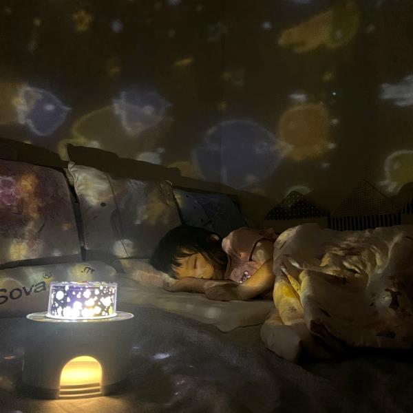 Kinyo雪屋投影氣氛燈 為寶寶的日常增添儀式感