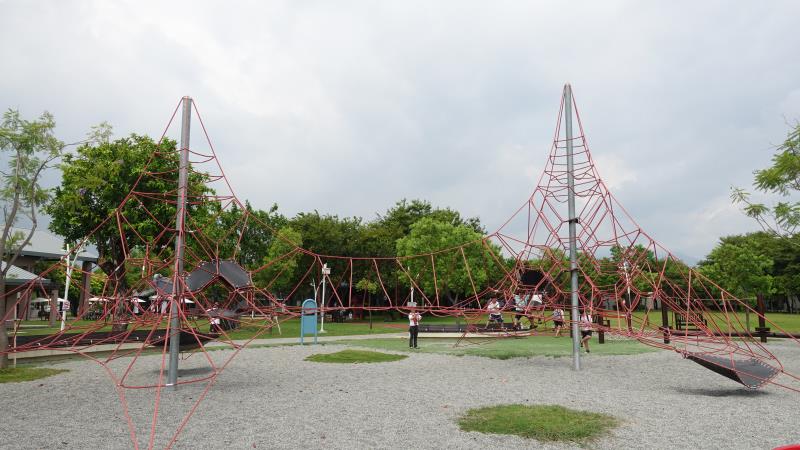 屏東 潮州 潮好玩幸福村 共融公園 超夯銅板價、免費ㄆ體驗寓