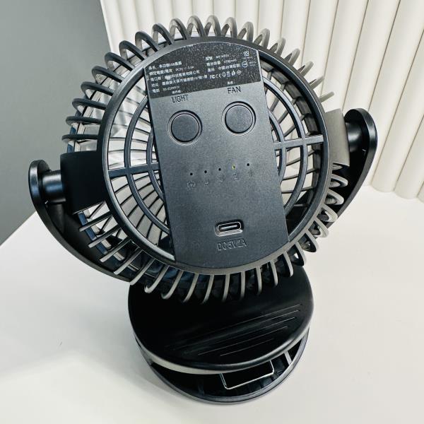 電風扇 夾式電風扇 電風扇推薦 手持電風扇 涼風扇 吊掛電風扇 隨行扇 風扇 墨墨 潞潞 墨寶貝 潞寶貝 寶寶 母嬰 親子 育兒 育兒日常 全職媽媽 親子旅遊 親子飯店 小代言人