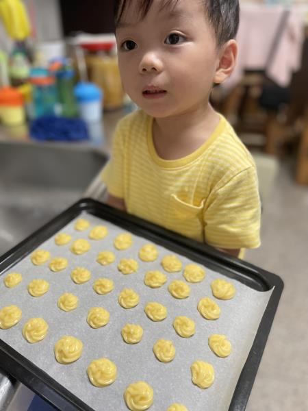 【寶寶食譜】手指點心 小泡芙，只要三種食材就能做，一鍋到底，