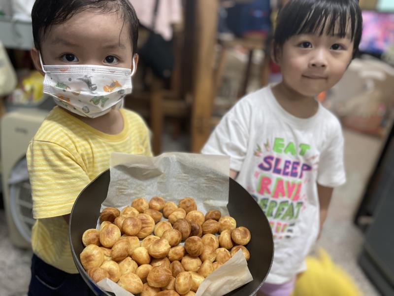 【寶寶食譜】手指點心 小泡芙，只要三種食材就能做，一鍋到底，