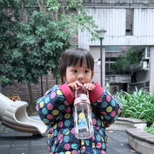 兒童水壺｜用過離不開的Hugger 彈蓋吸管水壺