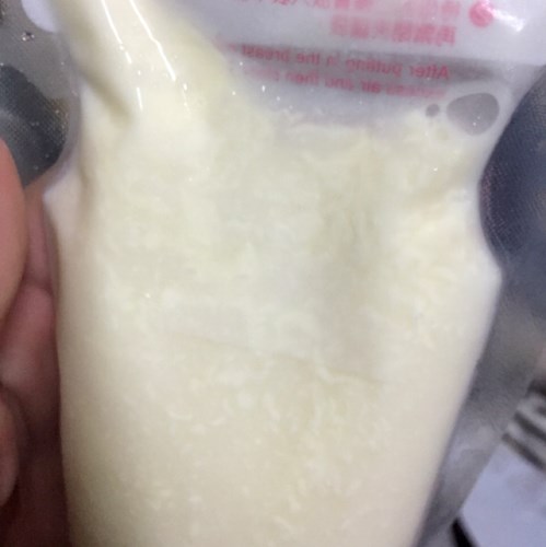 母乳這樣有正常嗎 怎麼會像蛋花湯這樣 媽咪拜mamibuy